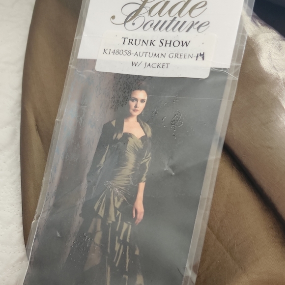 Elegant Strapless Olive Green Evening Gown New With Tags Size 14 - Picture 15 of 15